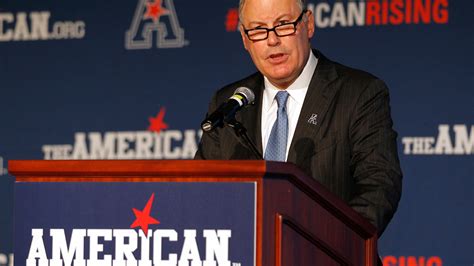 Mike Aresco retiring as AAC commissioner after long championing for leagues outside P5